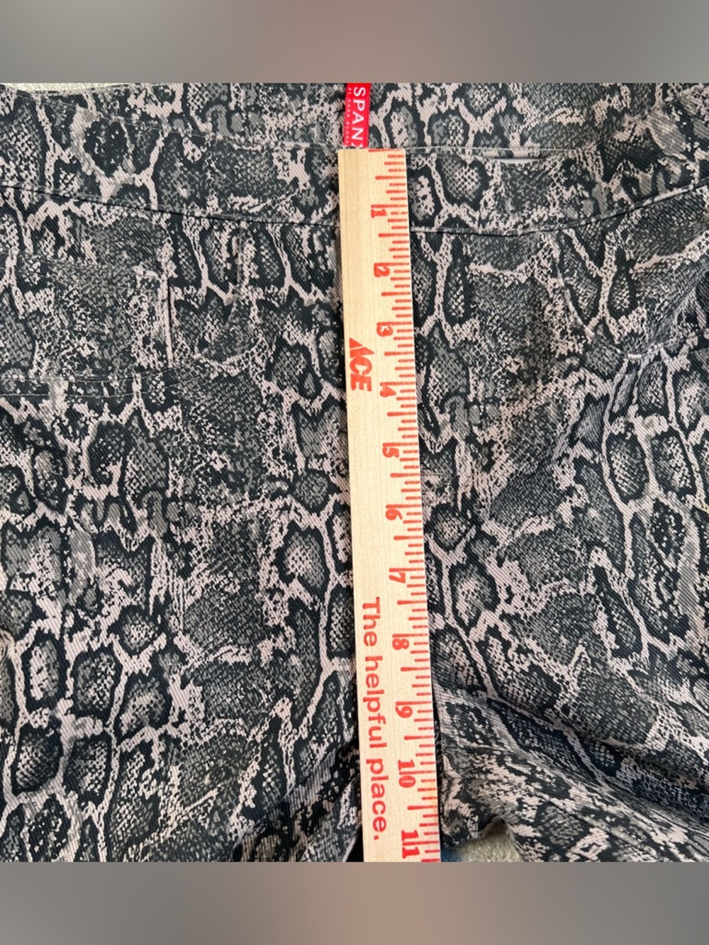 Spanx Leggings Jean-ish Animal Print Snake Gray 2 Pockets Women's Small - Picture 13 of 14